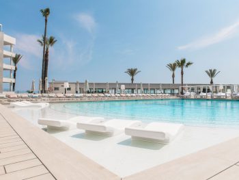 Swimmingpool Hotel Garbi